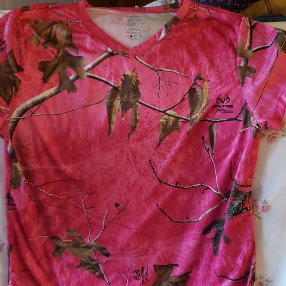 Realtree Tops - Pink with tree limbs